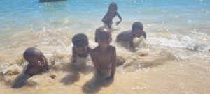 MADA2023_gyerekek a vizben