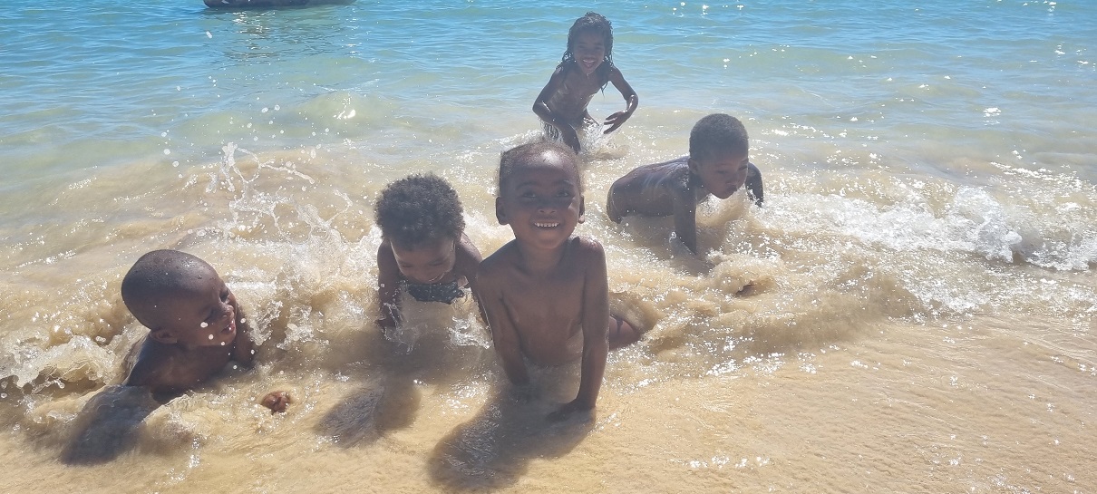 MADA2023_gyerekek a vizben